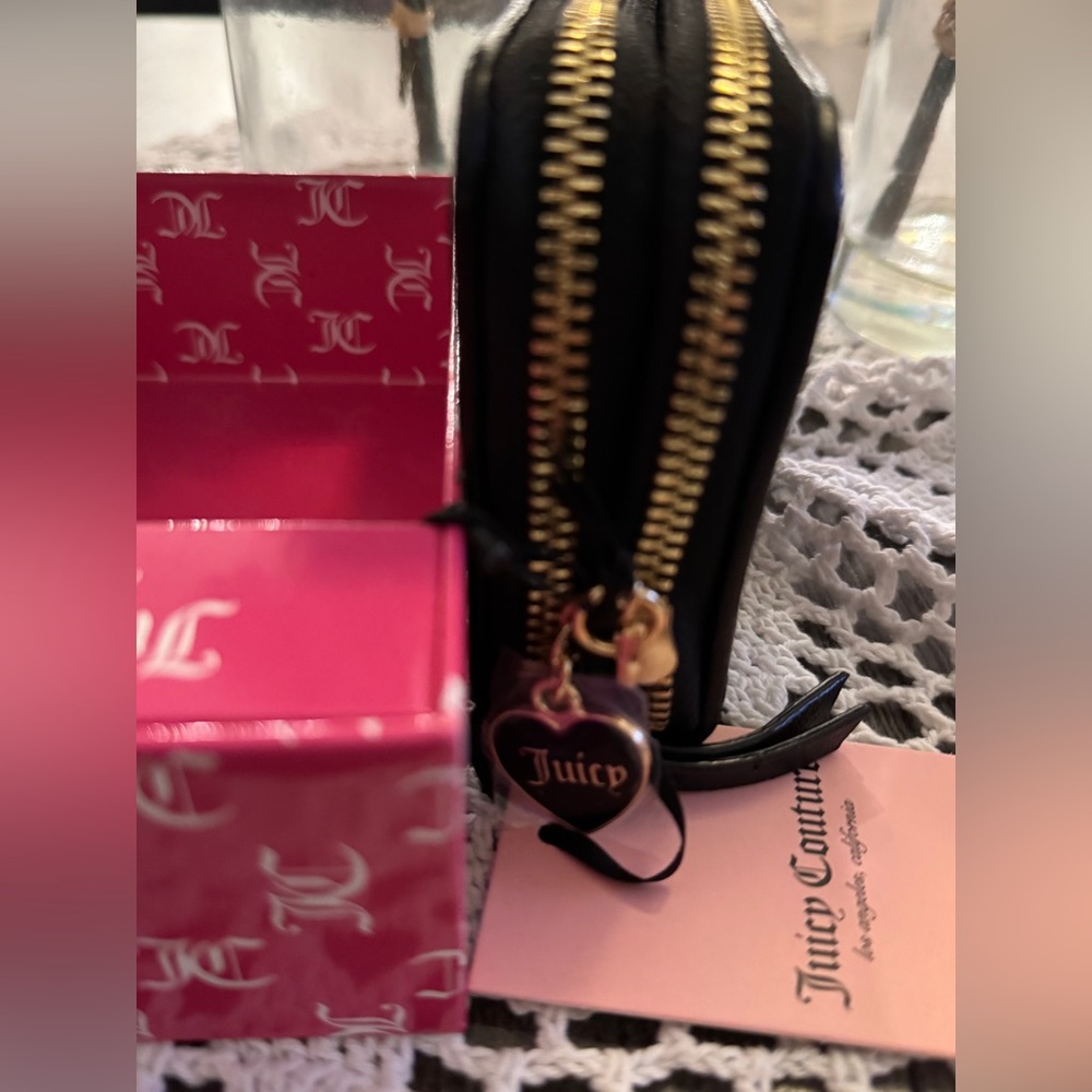 Juicy Couture Black Double Zip Wallet w/ Heart Charm – NWT - Picture 9 of 16